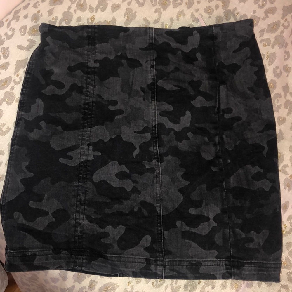 Free People Black Camo Skirt!